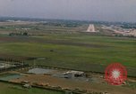 Standbild Flugzeuge landen Thailand, 1967, aus Sekunde 8 historischem Filmmaterial Videoclip 65675038787