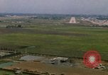 Standbild Flugzeuge landen Thailand, 1967, aus Sekunde 9 historischem Filmmaterial Videoclip 65675038787