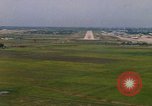 Standbild Flugzeuge landen Thailand, 1967, aus Sekunde 15 historischem Filmmaterial Videoclip 65675038787