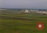 Standbild Flugzeuge landen Thailand, 1967, aus Sekunde 17 historischem Filmmaterial Videoclip 65675038787