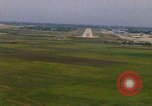 Standbild Flugzeuge landen Thailand, 1967, aus Sekunde 18 historischem Filmmaterial Videoclip 65675038787