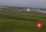 Standbild Flugzeuge landen Thailand, 1967, aus Sekunde 20 historischem Filmmaterial Videoclip 65675038787