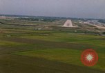 Standbild Flugzeuge landen Thailand, 1967, aus Sekunde 29 historischem Filmmaterial Videoclip 65675038787