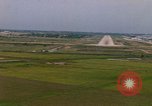 Standbild Flugzeuge landen Thailand, 1967, aus Sekunde 36 historischem Filmmaterial Videoclip 65675038787