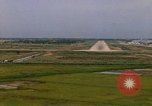 Standbild Flugzeuge landen Thailand, 1967, aus Sekunde 43 historischem Filmmaterial Videoclip 65675038787