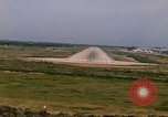 Standbild Flugzeuge landen Thailand, 1967, aus Sekunde 58 historischem Filmmaterial Videoclip 65675038787