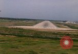 Standbild Flugzeuge landen Thailand, 1967, aus Sekunde 60 historischem Filmmaterial Videoclip 65675038787