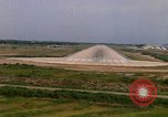 Standbild Flugzeuge landen Thailand, 1967, aus Sekunde 62 historischem Filmmaterial Videoclip 65675038787