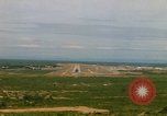 Standbild Pilot's view of Endanflug auf Piste 06 in Korat Airbase Thailand, 1967, aus Sekunde 5 historischem Filmmaterial Videoclip 65675038788