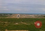 Standbild Pilot's view of Endanflug auf Piste 06 in Korat Airbase Thailand, 1967, aus Sekunde 23 historischem Filmmaterial Videoclip 65675038788