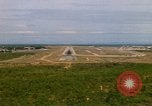 Standbild Pilot's view of Endanflug auf Piste 06 in Korat Airbase Thailand, 1967, aus Sekunde 34 historischem Filmmaterial Videoclip 65675038788