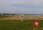Standbild Pilot's view of Endanflug auf Piste 06 in Korat Airbase Thailand, 1967, aus Sekunde 36 historischem Filmmaterial Videoclip 65675038788