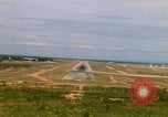 Standbild Pilot's view of Endanflug auf Piste 06 in Korat Airbase Thailand, 1967, aus Sekunde 42 historischem Filmmaterial Videoclip 65675038788