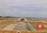 Standbild Pilot's view of Endanflug auf Piste 06 in Korat Airbase Thailand, 1967, aus Sekunde 51 historischem Filmmaterial Videoclip 65675038788