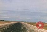 Standbild Pilot's view of Endanflug auf Piste 06 in Korat Airbase Thailand, 1967, aus Sekunde 62 historischem Filmmaterial Videoclip 65675038788