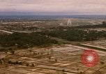 Standbild Luftfahrzeug landet Thailand, 1967, aus Sekunde 5 historischem Filmmaterial Videoclip 65675038789