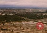 Standbild Luftfahrzeug landet Thailand, 1967, aus Sekunde 6 historischem Filmmaterial Videoclip 65675038789