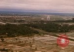 Standbild Luftfahrzeug landet Thailand, 1967, aus Sekunde 7 historischem Filmmaterial Videoclip 65675038789