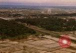 Standbild Luftfahrzeug landet Thailand, 1967, aus Sekunde 13 historischem Filmmaterial Videoclip 65675038789