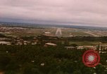 Standbild Luftfahrzeug landet Thailand, 1967, aus Sekunde 24 historischem Filmmaterial Videoclip 65675038789