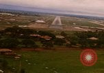 Standbild Luftfahrzeug landet Thailand, 1967, aus Sekunde 40 historischem Filmmaterial Videoclip 65675038789