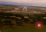 Standbild Luftfahrzeug landet Thailand, 1967, aus Sekunde 42 historischem Filmmaterial Videoclip 65675038789