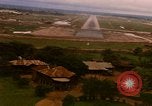 Standbild Luftfahrzeug landet Thailand, 1967, aus Sekunde 45 historischem Filmmaterial Videoclip 65675038789