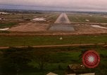 Standbild Luftfahrzeug landet Thailand, 1967, aus Sekunde 48 historischem Filmmaterial Videoclip 65675038789