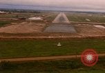 Standbild Luftfahrzeug landet Thailand, 1967, aus Sekunde 50 historischem Filmmaterial Videoclip 65675038789