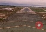 Standbild Luftfahrzeug landet Thailand, 1967, aus Sekunde 58 historischem Filmmaterial Videoclip 65675038789