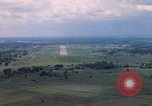 Standbild Luftfahrzeug landet Thailand, 1967, aus Sekunde 5 historischem Filmmaterial Videoclip 65675038790
