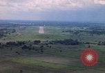 Standbild Luftfahrzeug landet Thailand, 1967, aus Sekunde 8 historischem Filmmaterial Videoclip 65675038790