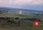 Standbild Luftfahrzeug landet Thailand, 1967, aus Sekunde 17 historischem Filmmaterial Videoclip 65675038790