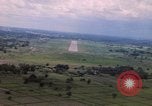 Standbild Luftfahrzeug landet Thailand, 1967, aus Sekunde 18 historischem Filmmaterial Videoclip 65675038790