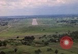 Standbild Luftfahrzeug landet Thailand, 1967, aus Sekunde 27 historischem Filmmaterial Videoclip 65675038790
