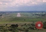 Standbild Luftfahrzeug landet Thailand, 1967, aus Sekunde 30 historischem Filmmaterial Videoclip 65675038790