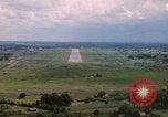 Standbild Luftfahrzeug landet Thailand, 1967, aus Sekunde 32 historischem Filmmaterial Videoclip 65675038790