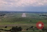 Standbild Luftfahrzeug landet Thailand, 1967, aus Sekunde 34 historischem Filmmaterial Videoclip 65675038790
