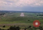 Standbild Luftfahrzeug landet Thailand, 1967, aus Sekunde 35 historischem Filmmaterial Videoclip 65675038790
