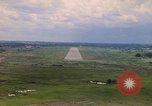 Standbild Luftfahrzeug landet Thailand, 1967, aus Sekunde 42 historischem Filmmaterial Videoclip 65675038790