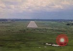 Standbild Luftfahrzeug landet Thailand, 1967, aus Sekunde 47 historischem Filmmaterial Videoclip 65675038790