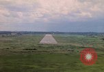Standbild Luftfahrzeug landet Thailand, 1967, aus Sekunde 50 historischem Filmmaterial Videoclip 65675038790