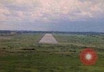Standbild Luftfahrzeug landet Thailand, 1967, aus Sekunde 51 historischem Filmmaterial Videoclip 65675038790