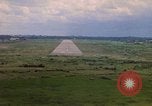 Standbild Luftfahrzeug landet Thailand, 1967, aus Sekunde 53 historischem Filmmaterial Videoclip 65675038790
