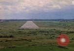 Standbild Luftfahrzeug landet Thailand, 1967, aus Sekunde 56 historischem Filmmaterial Videoclip 65675038790