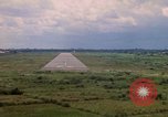 Standbild Luftfahrzeug landet Thailand, 1967, aus Sekunde 57 historischem Filmmaterial Videoclip 65675038790