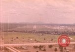 Standbild Luftfahrzeug landet Thailand, 1967, aus Sekunde 1 historischem Filmmaterial Videoclip 65675038791