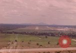 Standbild Luftfahrzeug landet Thailand, 1967, aus Sekunde 5 historischem Filmmaterial Videoclip 65675038791
