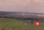 Standbild Luftfahrzeug landet Thailand, 1967, aus Sekunde 17 historischem Filmmaterial Videoclip 65675038791