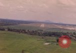 Standbild Luftfahrzeug landet Thailand, 1967, aus Sekunde 18 historischem Filmmaterial Videoclip 65675038791